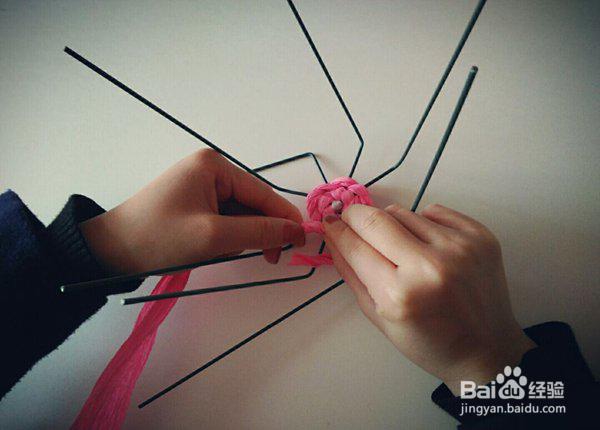 皱纹纸diy彩色手工笔筒