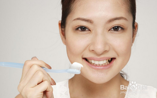 冬天刷牙的正确方法