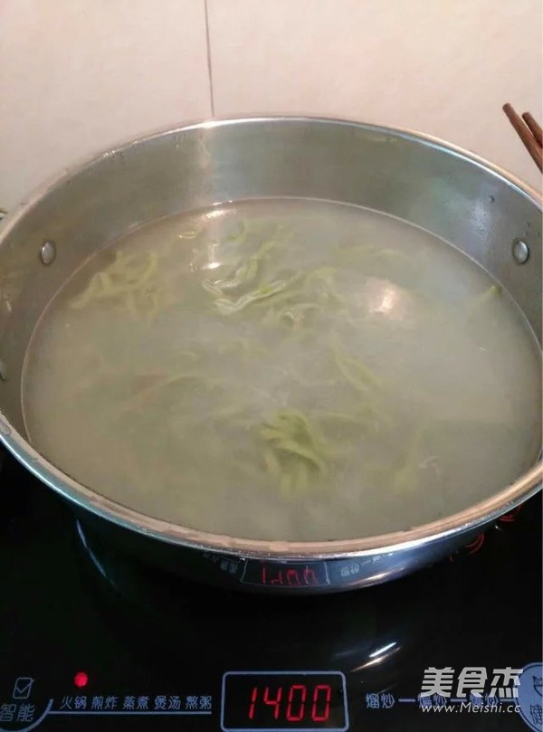 鱼蛋胡萝卜炒面