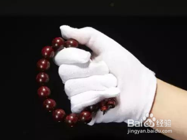 小叶紫檀手链怎么盘 把玩小叶紫檀手串的方法