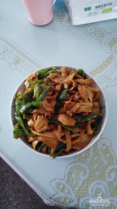家常菜——青椒炒面筋的做法
