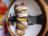 咸鸡蒸鲫鱼如何做