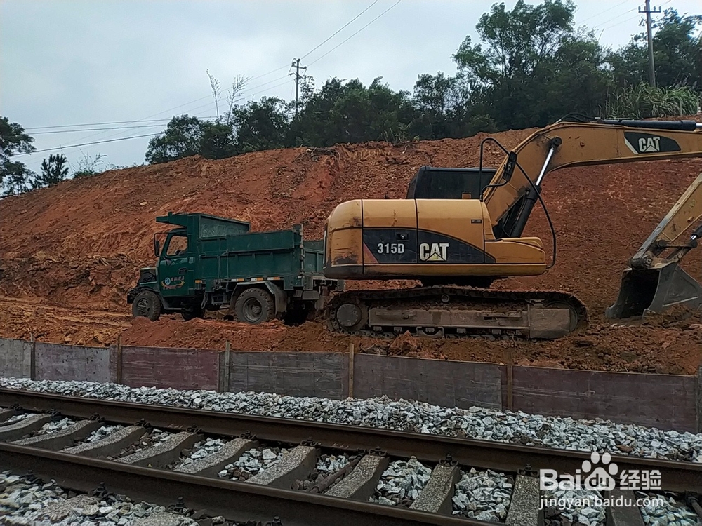 使用挖掘机施工应该注意的事项有哪些？