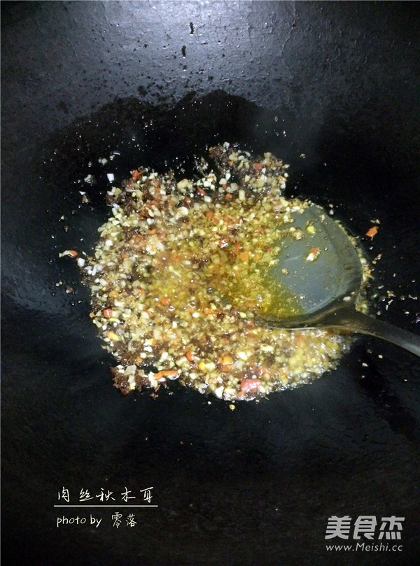 肉丝秋木耳的做法