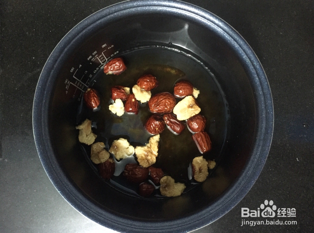 孩子爱吃的糖水红枣桃胶豆浆