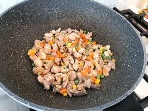 三只小鸡日式鸡腿咖喱饭的做法