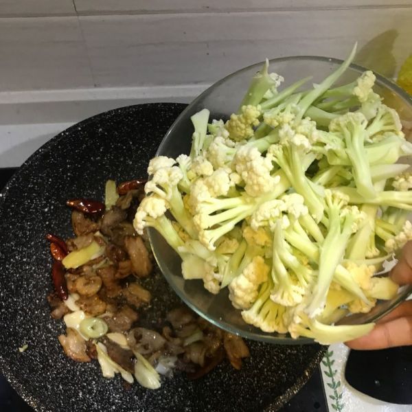 五花肉干煸有机花菜