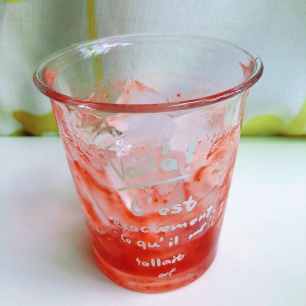 完美复刻草莓拿铁