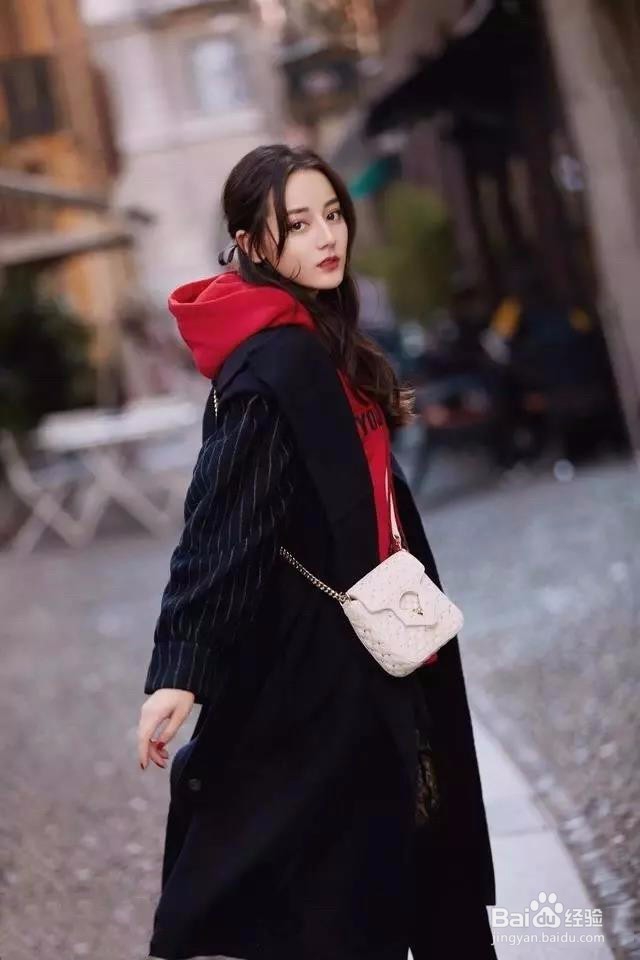 一件卫衣就能让你的大衣时髦到不！像！话！