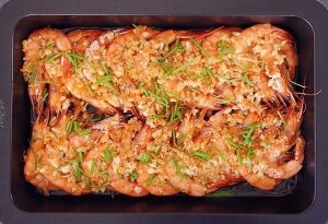 蒜蓉烤大虾【家庭版做法如下】