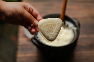 茶泡饭团配红油泡菜的做法