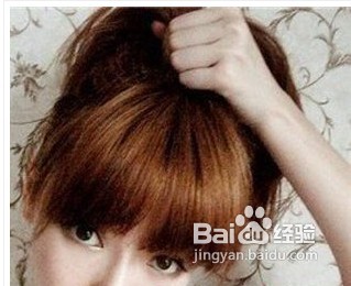 时尚可爱花苞头的扎法