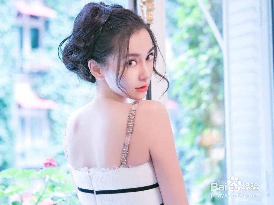蹲着拍照，如何拍出性感的姿势呢？