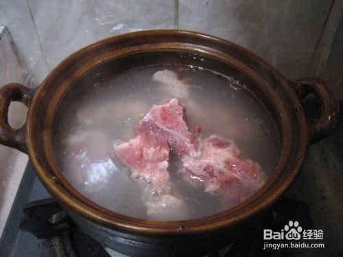 姬松茸脊骨汤的做法