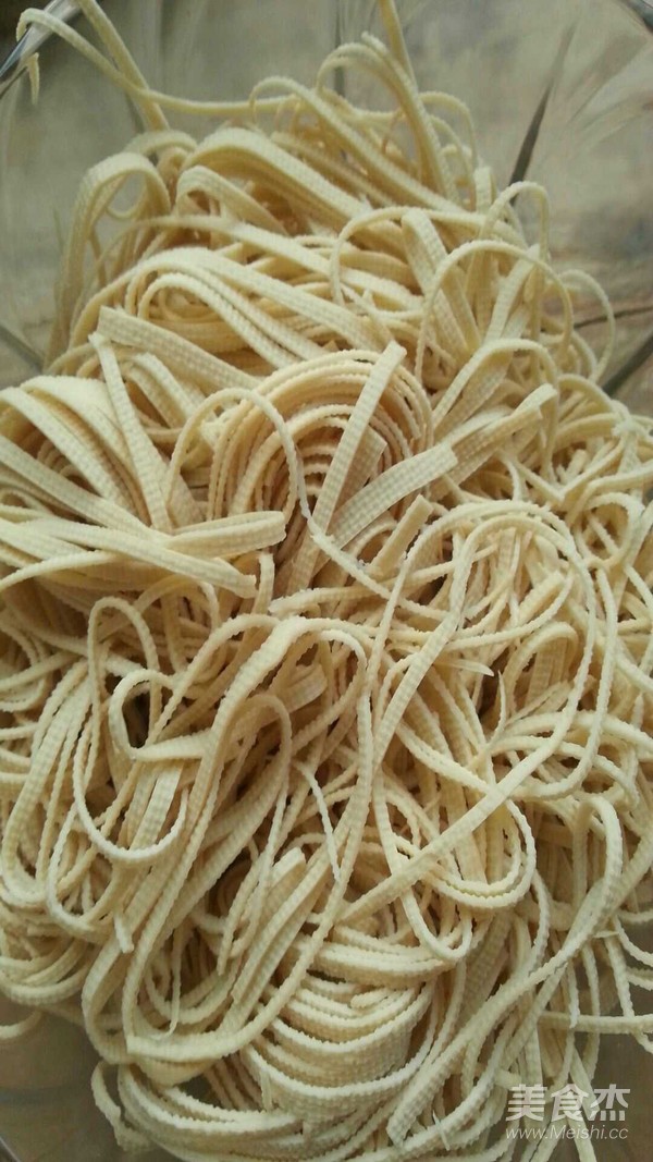 捞拌金针菇的做法