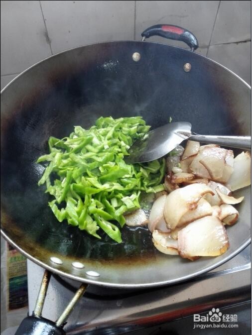 辣椒炒肥肉的做法