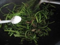 蒿子秆炒肉的做法