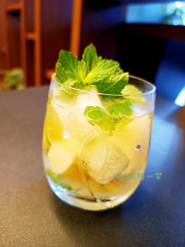 青柠白桃气泡酒