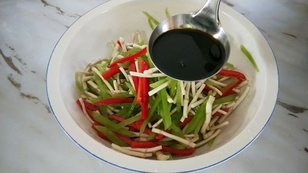 青笋丝拌折耳根