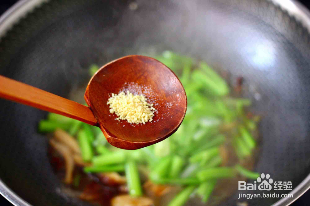 芹菜炒香菇的做法