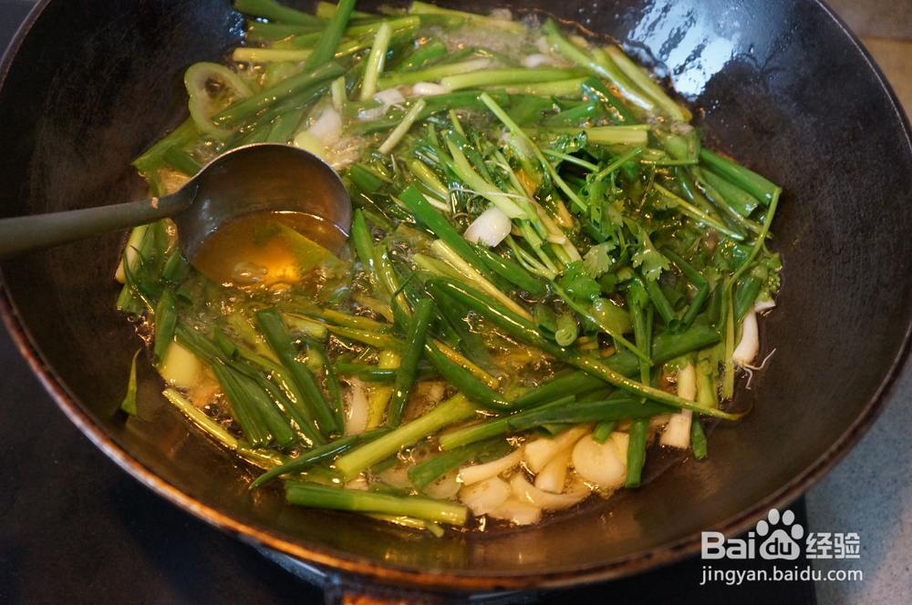 爽脆可口的本帮葱油河虾