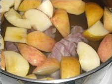 苹果雪耳瘦肉汤