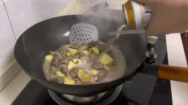 咖喱土豆炖牛肉