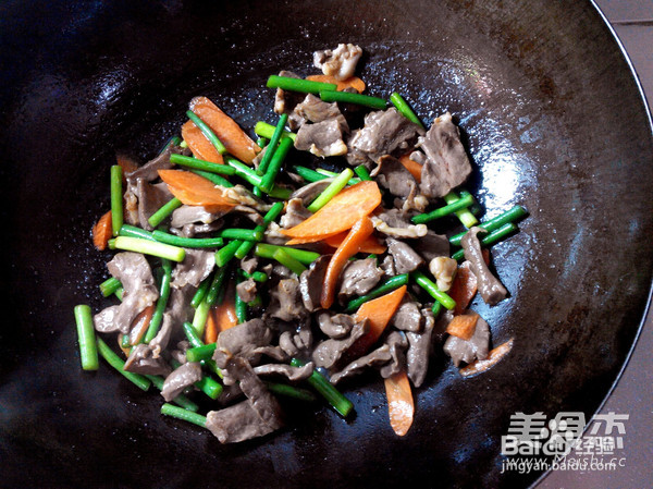 蒜苔炒猪心的做法