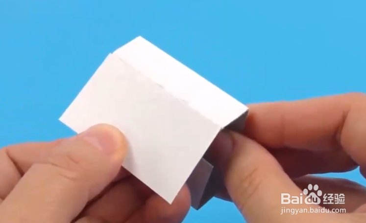 如何给芭比娃娃做饰品