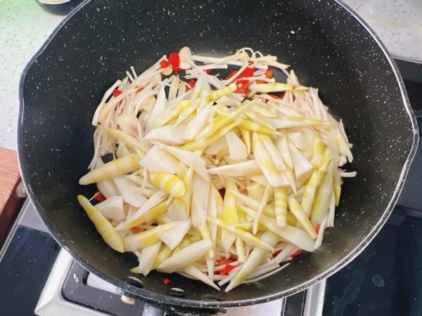 剁椒笋尖炒牛肉