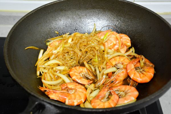 红烧大虾洋葱粉条