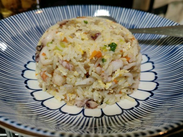 香喷喷海鲜咖喱炒饭