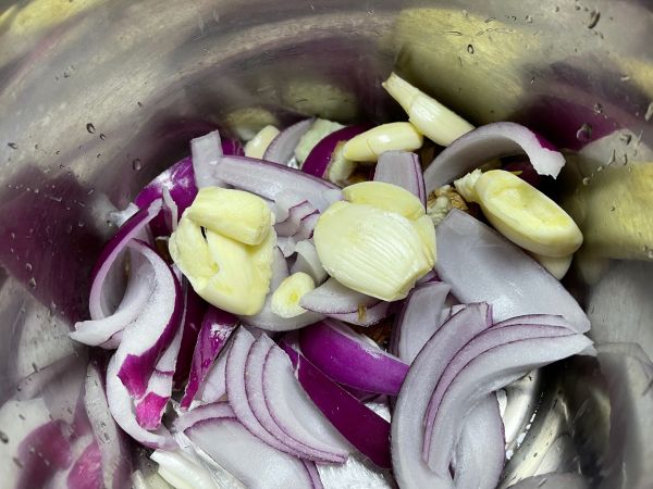 沙姜鸡翅啫啫煲