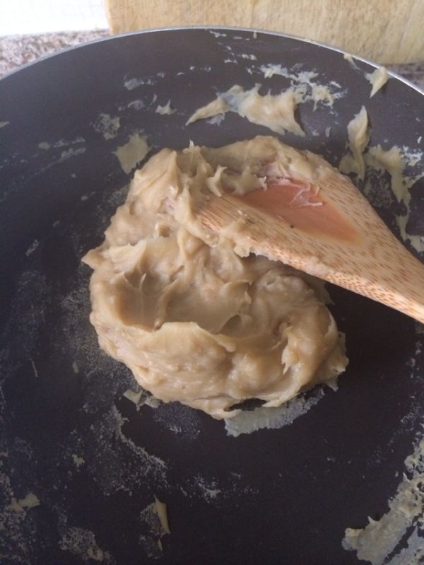 广式蛋黄莲蓉月饼