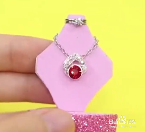 如何给芭比娃娃制作首饰