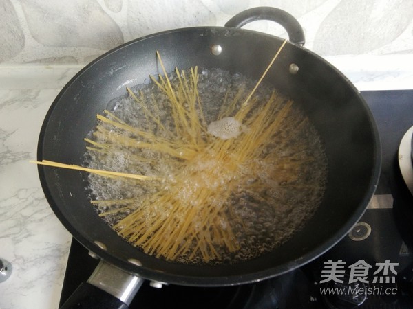 蒜香黑椒意面