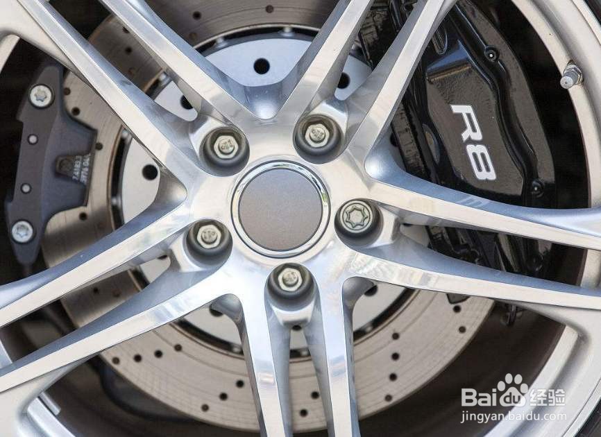 洗车时哪些地方不能沾水?