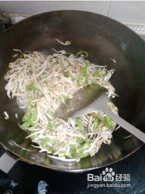 青椒炒豆芽怎么做好吃