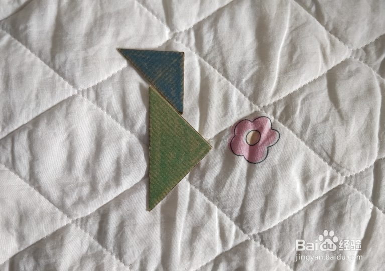 用九巧板怎么拼一个打滚哭闹的小朋友呢?