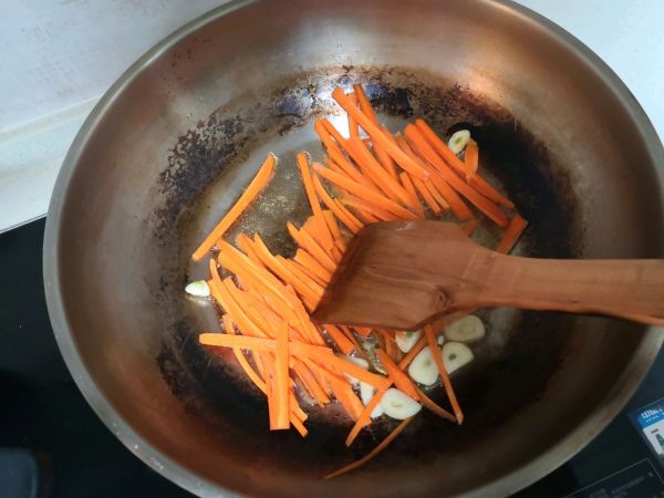 西兰花炒胡萝卜