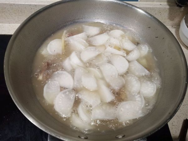 清炖牛肉白萝卜汤