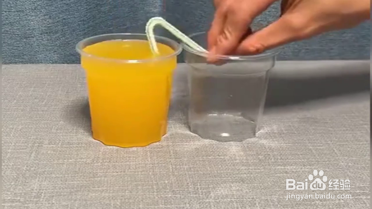 如何将另一容器里面的液体输送到另一个容器中