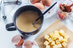 自己在家制作美味的微波炉香草蛋糕