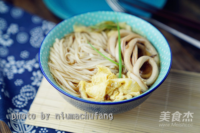 鱿鱼鸡蛋汤面