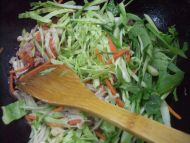 培根杂蔬炒米粉的做法