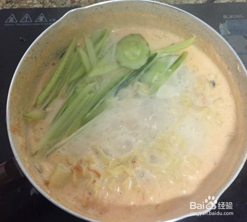 韩式牛奶泡菜辛拉面的做法