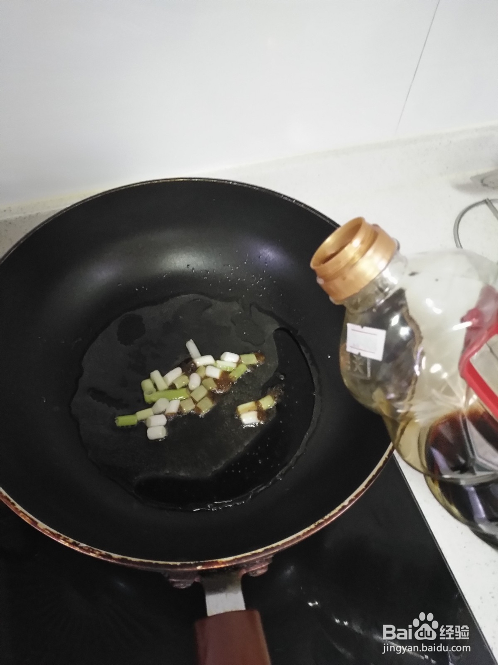 用鸡蛋挂面做热汤面