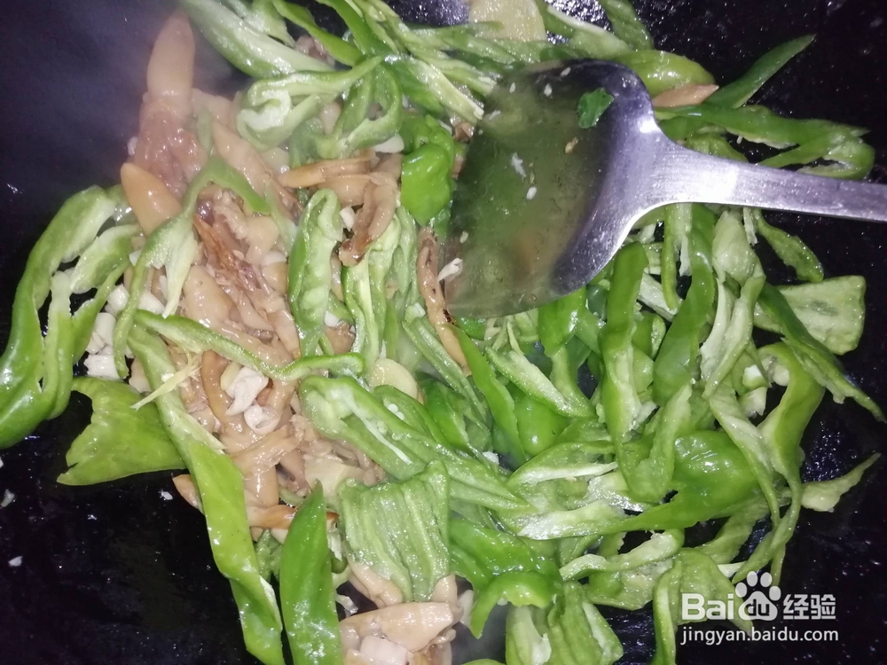 特色新法青椒爆炒蚬子干