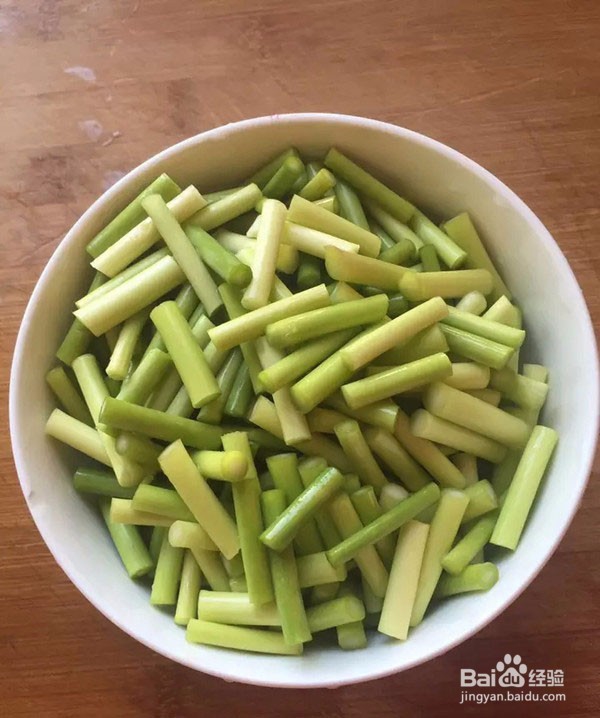 简单易做的家常菜——蒜苔炒虾仁的做法