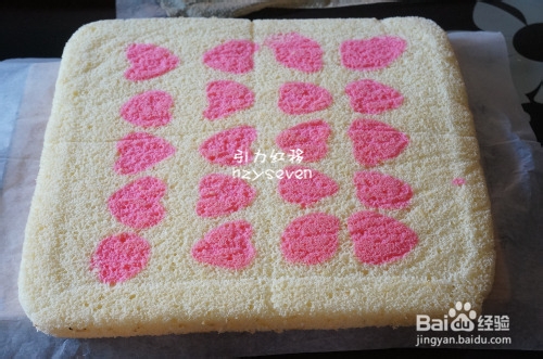 怎样做草莓彩绘戚风蛋糕卷